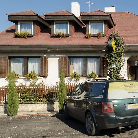 Hotel Família Panzió Pannonhalma Exterior foto