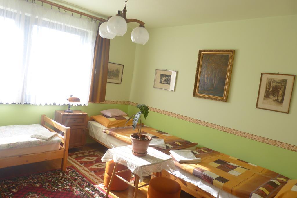 Hotel Família Panzió Pannonhalma Habitación foto