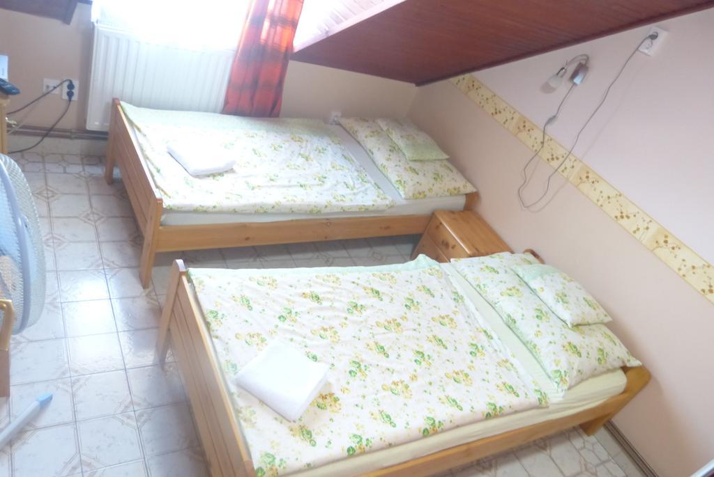 Hotel Família Panzió Pannonhalma Habitación foto