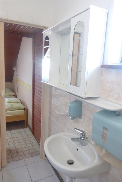Hotel Família Panzió Pannonhalma Habitación foto