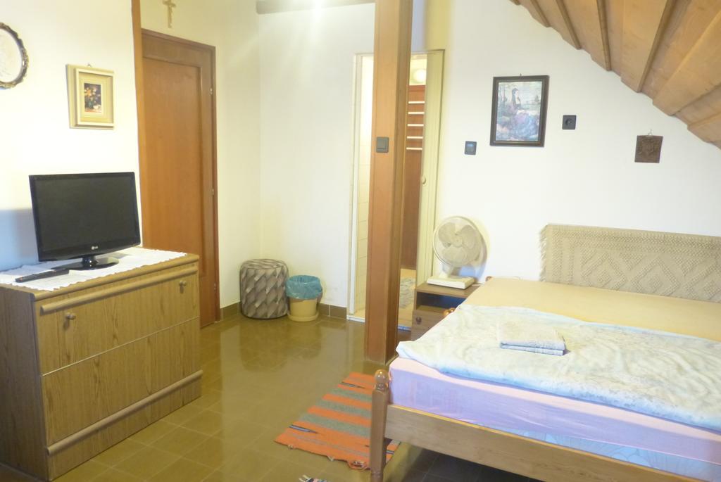 Hotel Família Panzió Pannonhalma Habitación foto